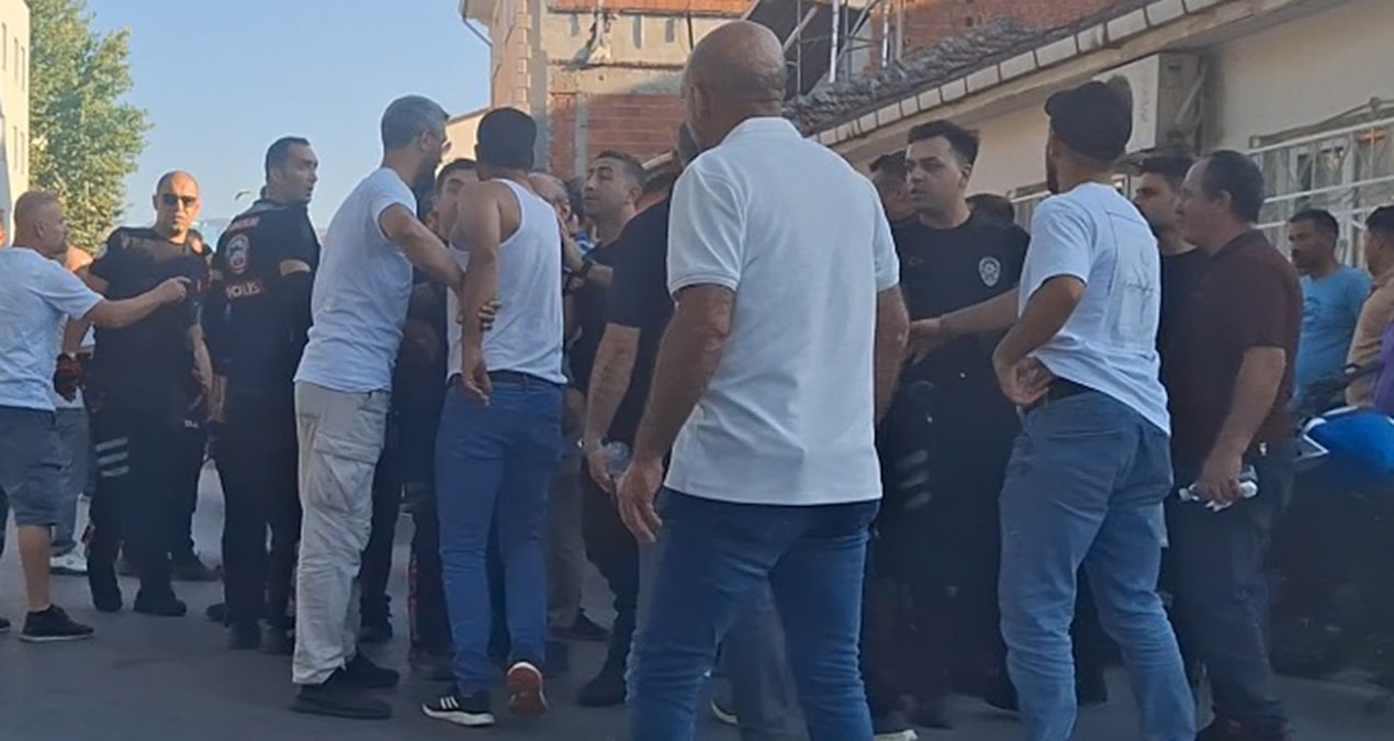 Mahalleli birbirine girdi yaralilar var m81OjFv5